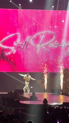 韓流神主牌 Rain 再發威！ Rain 睽違二十年再度登上小巨蛋，一出場就露出精實身材躁動舞台，尖叫聲讓小巨蛋差點滾動到韓國！ | GQ Taiwan