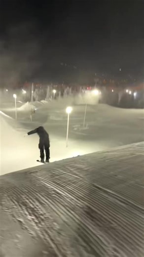 So clean😍 ⛷️: @Julius #nightcore #skiingtiktok #nightskiing #steez #skitricks