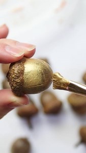 Gather some acorns to craft a colorful garland with for your fall decorating! #fallcrafts #craftymom #diycrafts #acorns | Sustain My Craft Habit