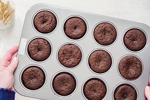 Why Do Cakes Fall When Cooling - Cake Decorist