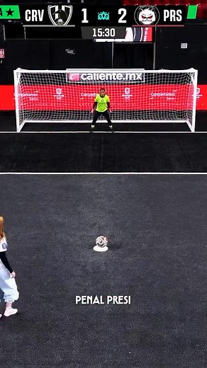 Que gran penal de nuestra presi! Este fin de semana es de penales 😎 | Club de Cuervos