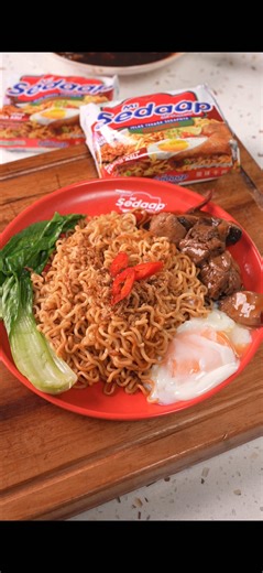 Episod 736 | Resepi Mi Sedaap Sizling | 2 Minit 1 Resepi by Che Sayang Kitchen Mi Sedaap Goreng ni kalau buat ala sizling pun sedap. Korang kena cuba! Resepi penuh •⁠ ⁠Mi Sedaap Mi Goreng Perencah Asli •⁠ ⁠4 ulas halia cincang •⁠ ⁠3 inci hirisan halia •⁠ ⁠1 genggam cili kering •⁠ ⁠Ayam dipotong kecil •⁠ ⁠3-4 sudu sos tiram •⁠ ⁠1 sudu sos cili •⁠ ⁠Sedikit kicap lemak manis •⁠ ⁠1 sudu kicap pekat •⁠ ⁠Sedikit serbuk lada putih •⁠ ⁠Hirisan cendawan shitake •⁠ ⁠Air tepung jagung #MiSedaapMalaysia #Mi