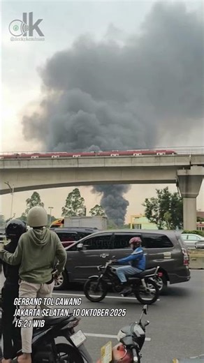 Asap Hitam Kebakaran Samping Jalur LRT