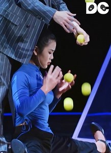 221K views · 763 reactions | An Keyu, an acrobat from China Railway Art Troupe, performed a four-hand #juggling routine with his partner Zhang Ruiruoyu. The stage was set up as a station platform, and An told the story of railway workers with his juggling skills. Hold your breath and see their amazing cooperation! #acrobatics (Video Source: GRT) | Discover China | Facebook
