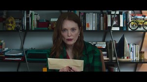 102K views · 1.6K reactions | #LaHabitaciónDeAlLado de Pedro Almodóvar. Con Julianne Moore y Tilda Swinton. 18 de octubre en cines. | Warner Bros. Pictures | Facebook