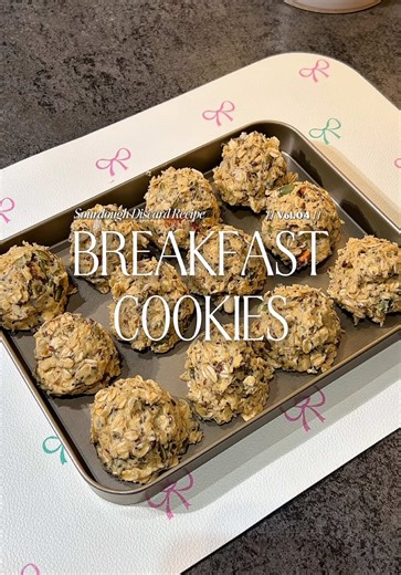Niatnya ngestock jadi snack pagi2, eh taunya 1 hari langsung LUDES DES DES 🤪💖 🍪SOURDOUGH DISCARD BREAKFAST COOKIES☕ - 100 g Butter (room temperature) - 40 g Brown Sugar - 30 g Honey (or maple syrup) - 100 g Sourdough Starter (active or discard) - 5 g Vanilla Extract - 1 Egg - 125 g All Purpose Flour - 1.2 g Baking Soda - 1.2 g Baking Powder - 2 g Salt - 100 g Rolled Oats - 20 g Desiccated Coconut - 15 g Chia Seeds - 15 g Flax Seeds - 5 gr Sunflower Seeds - 5 gr Pumpkin Seeds - 100 g Mixed Nut