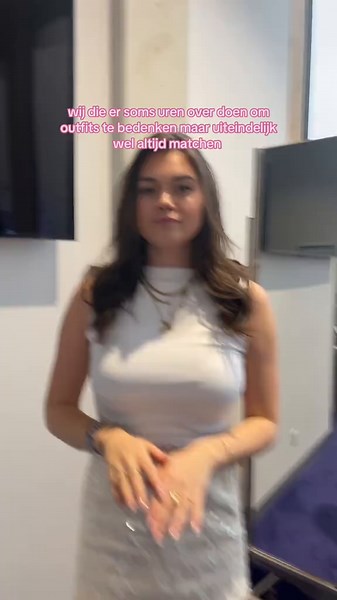 Unity Girlband: Overcoming Outfit Challenges Together