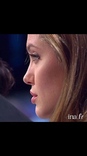 Perfect Profile Tips Inspired by Angelina Jolie