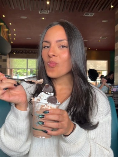 Hack #9 Mixeando 2 de nuestros favoritos: Milkshake de chocolate Bombón Moca Amamos la combinación 💚