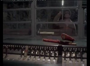 10K views · 280 reactions | Anche il grande Massimo Troisi sotto la pioggia in una grandissima scena del suo film "Scusate il Ritardo"! | Voce di Napoli | Facebook