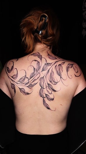 Used to be so bad at drawing ferns! Can’t believe I freehanded ferns on my client yesterday 🥹 #freehandtattoo #femaletattooartist #finelinetattoo