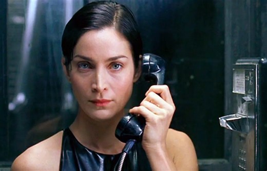 Carrie-Anne Moss, estrela de 'Matrix', revela por que decidiu deixar Hollywood após 30 anos