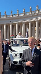 10K reactions · 181 comments | My first Papa Leone drive-by. And got to experience it with my parents. 凉 | The Catholic Traveler | Facebook