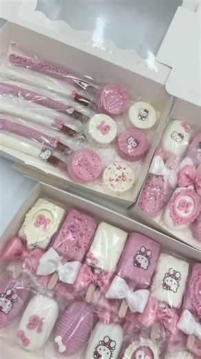 🎀💗 HELLO KITTY PERFECTION 💗🎀 Pink treats, bows & birthday magic ✨ Custom Cakes | Edible Art | Unique Designs 📍 Cape Coral, FL 📞 239-529-8117 #HelloKittyTreats #ChocolateCoveredTreats #CoquetteDesserts #PinkDesserts #CapeCoralCakes