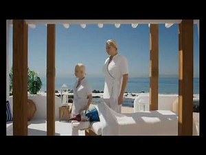 Super tall women travelocity advertisement