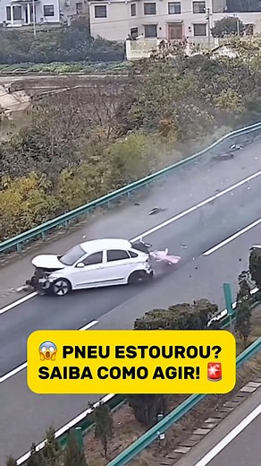 O QUE FAZER SE O PNEU ESTOURAR NA ESTRADA? DICAS QUE SALVAM VIDAS! 😱🚨 Gostou? Curte ❤️ & compartilha ↗️ 👉 Comente aqui se você já conhecia essa dica e compartilhe com quem pode precisar saber! 📸 Créditos @driver_ms_may siga esse perfil para mais vídeos assim! ⚠️ Attention, we were unable to find the rightful owner of the images! 🤝 Please contact me if you want the removal of the video. #dicas #motoristas #carros #mecanica #pneus | Fabrício Rocha