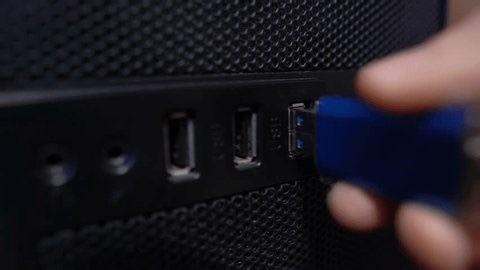 clip-4012056521-flash-drive-inserted-into-computer