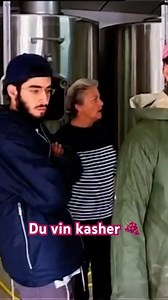 Pas touche au vin ! 😋 | STRIP TEASE Officiel #divertissement #StripTease #watch #reelsfacebook #emission #Divertissement #décalé #extrait #humour | STRIP TEASE Officiel