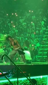 ¡El Conejo Malo junto al Ousi! 🐰🔥🩷 Llega Bad Bunny a cerrar la última noche de Omar Courtz en el Coliseo de Puerto Rico. 🤯🇵🇷 #badbunny #omarcourtz #primeramusaconcert #puertorico #jlpromotionspr | JL Promotions