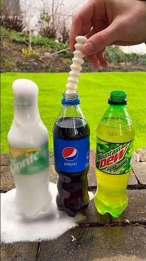 Coca-Cola, Fanta, Sprite und Mentos | Experiment #cocacola #science #experiment #shorts #viral #fypシ