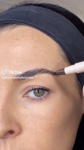 The Perfect Eyebrow Pen for Flawless Makeup