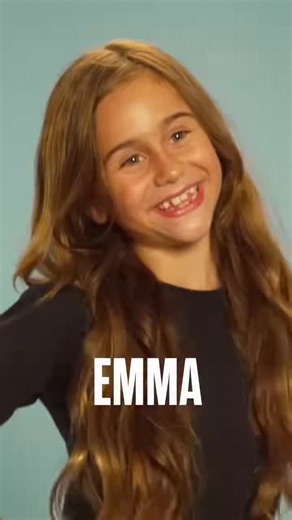 Musicales BAires News 🔺️ Todas ellas son parte de ANNIE 🔻 Annie es uno de los musicales familiares más queridos del teatro musical, reconocido por su mezcla de emoción, humor y canciones inolvidables. 🔸️ La historia se sitúa en Nueva York durante la Gran Depresión y sigue a una niña huérfana valiente y optimista que, pese a las dificultades, nunca pierde la esperanza de encontrar a sus padres y tener una vida mejor. 🔸️ El musical está basado en la historieta Little Orphan Annie, y fue creado