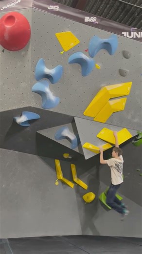 Smooth v7 #bouldering #overhang #climbing