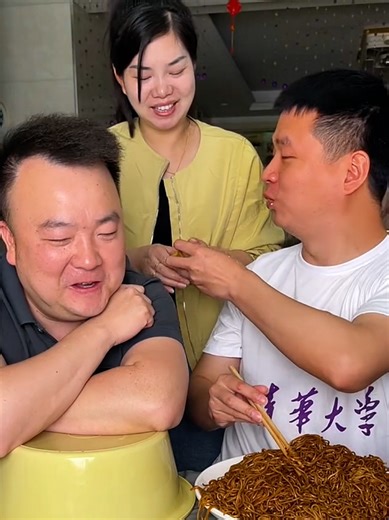 Most Funny Chinese Tiktok Family Food Eating Prank #food #foodhumor #funnyfood #foodlover #chinesefood #foodprank #foodcomedy #eat #mukbang #tiktokfood #treanding