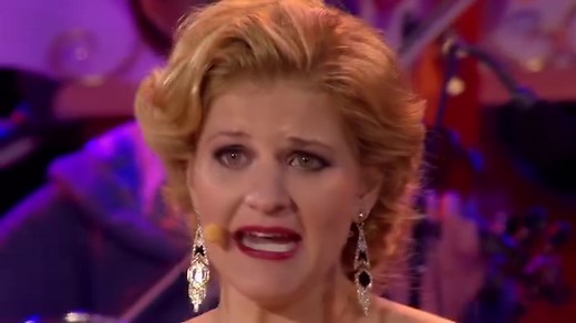 Tears flow from Mirusia's eyes when she beautifully sings Don't cry for me Argentina (from Evita) Visit www.andrerieu.com for tour dates. | André Rieu