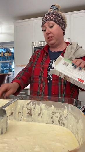 Making four big batch lasagnas for my family of 11 #momlife #cooking #bigbatch #lasagne #largefamily | Jamerrill Stewart, Large Family Table