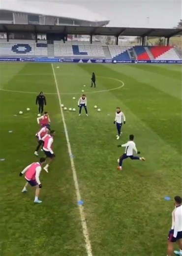 Ejercicio de superar líneas | Olympique de Lyon 🔵🔴