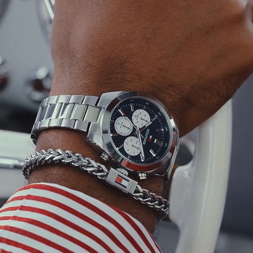 Descubre la nueva colección de Tommy Hilfiger, que combina precisión y diseño en su forma más sofisticada. Relojes que equilibran estructura y elegancia, pensados para el hombre que impone su propio ritmo. El estilo, al segundo. | Tommy Hilfiger