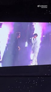 P'Jack performing “Easier”with Amber at Super Ryce Bowl ©️ 最近暂停更新(Weibo) #teampjack #Jacksonwang #RYCE #SuperRyceBowl | TEAM PJACK