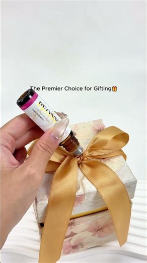 12 essential oils. One gift box 🎁