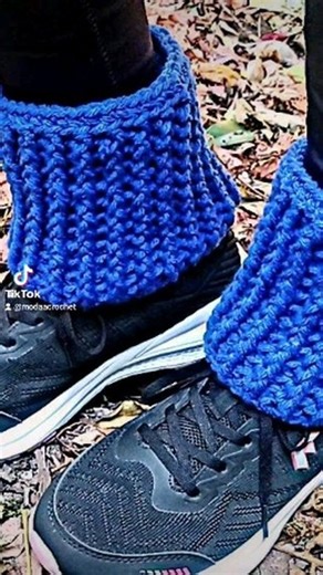 1K views · 79 reactions | Mira mis TOBILLERAS tejidas a mano! 朗 Especial edición invierno ☃️ . Tutorial libre y gratuito en mi Blog  https://www.tejidocrochet.com/ . #crochet #ganchillo #tejidocrochet #modaacrochet #ganchillocreativo #tobilleras | Moda a Crochet | Facebook