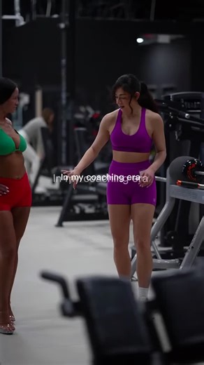 In my coaching era 👑 So much fun at posing seminar! Take note 📝 posing is not easy ! It takes time to master ! Step outside of your comfort zone and start to learning early! Key takeaways from yesterdays seminar: 👠 pelvic tilt the entire time. Core tight. Chest back. Tall posture 👠 hip width stance in back pose not too narrow or pinched shoulders 👠 small soft slow controlled footwork 👠 stand up tall in front pose not squished 👠 start with feet work. Less steps the better 👠 angle towards 