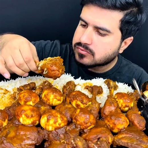 ASMR: EATING SPICY CHICKEN CURRY🔥 EGG CURRY || #shorts #mukbangn#asmreating #mukbangasmr #asmr
