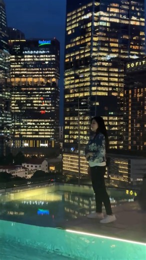 Skyline views from this Singapore rooftop pool