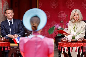Emmanuel y Brigitte Macron, una historia de amor marcada por la diferencia de edad que genera fascinación
