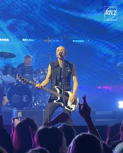 73K views · 2.5K reactions | "Juste une chanson" en live 朗 Calogero est en tournée dans toute la France avec RTL2 pour le A.M.O.U.R Tour ! Vous avez vos places ? Quel est le titre que vous aimeriez le plus voir en live ? ❤️ | RTL2 | Facebook