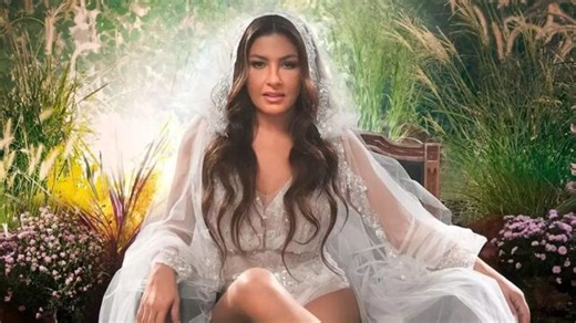 Έλενα Παπαρίζου: Κυκλοφόρησε το νέο βίντεο κλιπ για το τραγούδι "Update" και έχει γίνει viral