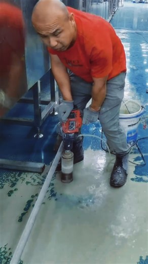 Versatile bench vise: Swivel base, anvil included—your go-to clamping tool!#fyp #tiktokshopblackfriday #maching #benchvise #herramientas