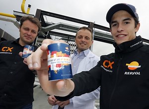 MotoGP: Marc Marquez visits the Repsol Technology Centre