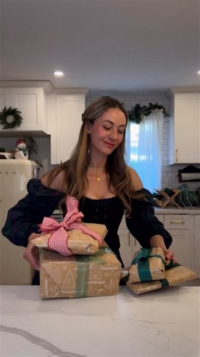 Alexia Delarosa on Instagram: "consider christmas saved ✨ #christmas #diy"