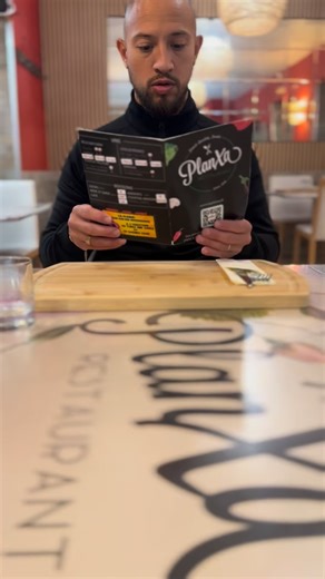 ✨ Menu La PLANXA – 16,50 € ✨ Compose ton menu avec un plat au choix : 🥗 Salade César 🍔 Burger Casera (bœuf) 🍔 Burger Especial (poulet) 🍢 Double brochette mixte 🍢 Double brochette poulet • 🥤 Une boisson (verre de vin, soda ou autre) • 🍰 Un dessert du jour 🔥 Ambiance chaleureuse, portions généreuses et goût 100% La PLANXA ! 📍 Rendez-vous à Cannes pour te régaler ! | Resto La Planxa