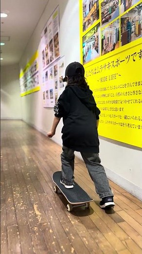 半年前に初めてスケボーを購入して、同じお店にデッキテープの貼り替えのためにきた！初めて滑ってに転んだ場所でリベンジ！#みなとみらい #ムラサキスポーツ #スケボー #skatebord