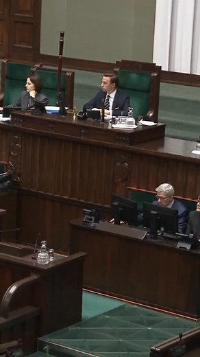 48K views · 3K reactions | Program Czyste Powietrze prowadzi do bankructwa polskich przedsiębiorców‼️ Chcę pozdrowić grupę przedsiębiorców z całej Polski — z branży OZE i termomodernizacji, którzy są dzisiaj z nami, także na sali, i którzy przybyli do Warszawy, żeby protestować przeciwko oszukaniu ich przez rząd oraz wstrzymywaniu wypłat za prace, które już wykonali. | Krzysztof Bosak | Facebook