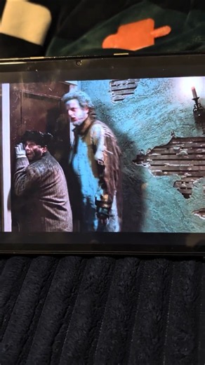 Marv & Harry from home alone 2 getting absolutely crushed from the giant tool box set up by Kevin