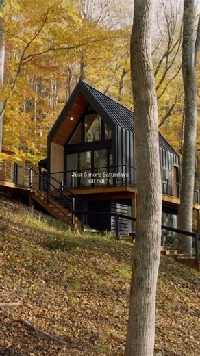 Tiny cabin Houses on Instagram: "⛰️ Have you planned a fall getaway? It’s no secret our favorite place to getaway in the mountains is the Banner Elk, Boone, and Blowing Rock area. There’s so much to do and see, though the view from the cabin is just enough for me. 🤌🏼 @outofboundsretreats @skywatchcabinnc 🎥 @j_kreiss #tinycabin #cabin_lifestyler #cabinfever #cabinvision #cabinfeed #cabinstays #thecabinland #mountainvibes #cabinchronicles #fireflycabinnc #outofboundsretreats #airbnb #airbnbugc 