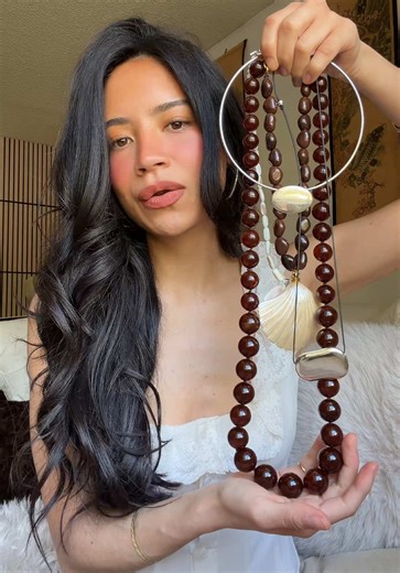 lovesss a statement necklace 📿 my favorite accessory to add to any simple outfit